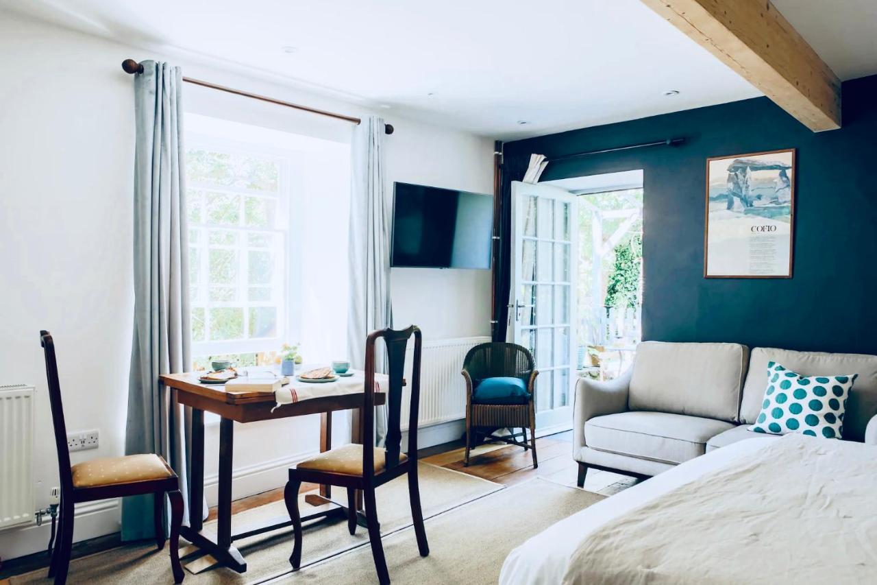 The Garden Apartment *